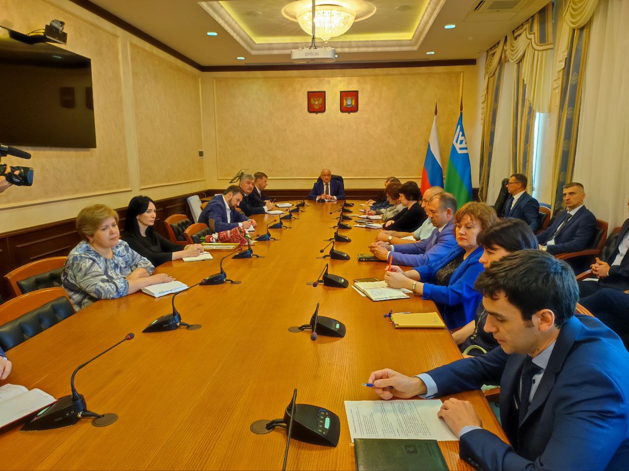 ГЛАВА РАЙОНА ПРОВЕЛ АППАРАТНОЕ СОВЕЩАНИЕ.