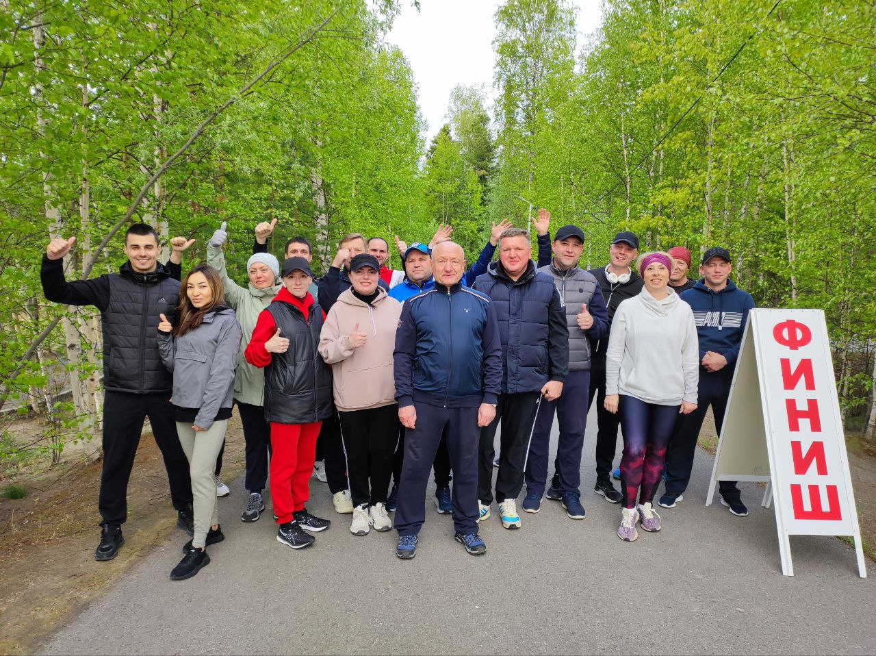 СЕРГЕЙ МАНЕНКОВ ПОДДЕРЖАЛ УЧАСТНИКОВ УТРЕННЕГО ЗАБЕГА.